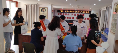 中國大地保險吉林分公司開展“傳遞關(guān)愛，守護(hù)健康”7.8 保險公眾宣傳日義診活動 (2)